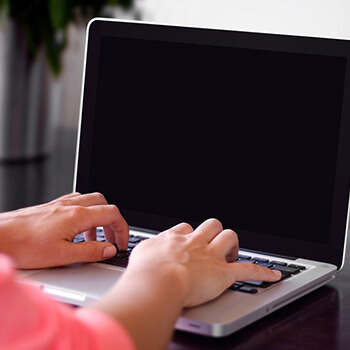 Jak uczyć się historii miejsca: metody łączenia archiwów, wywiadów i oprowadzeń lokalnych